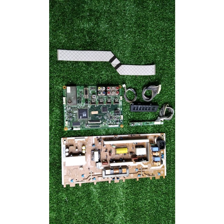 Toshiba 32AV700E Mainboard Powerboard LVDS Button N Sensor Used TV