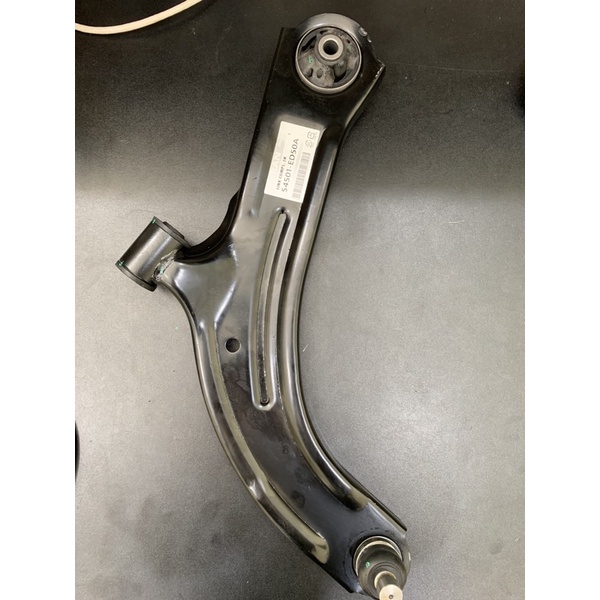 Nissan Grand Livina Latio Sylphy Front Lower Arm Oe High Quality