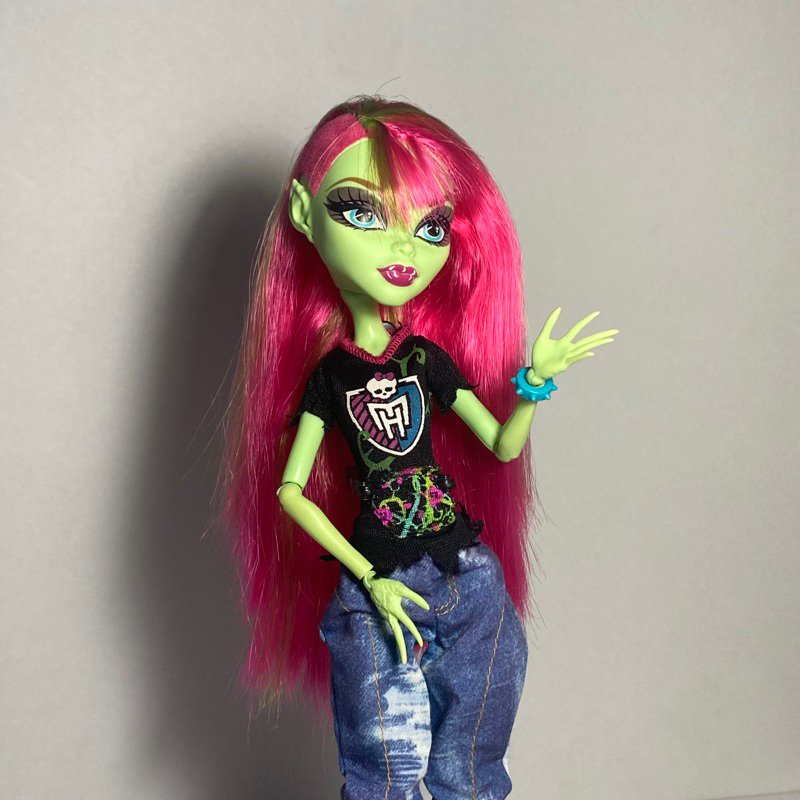 Pre Loved Original Monster High Ever After High Mattel Doll Clawdeen