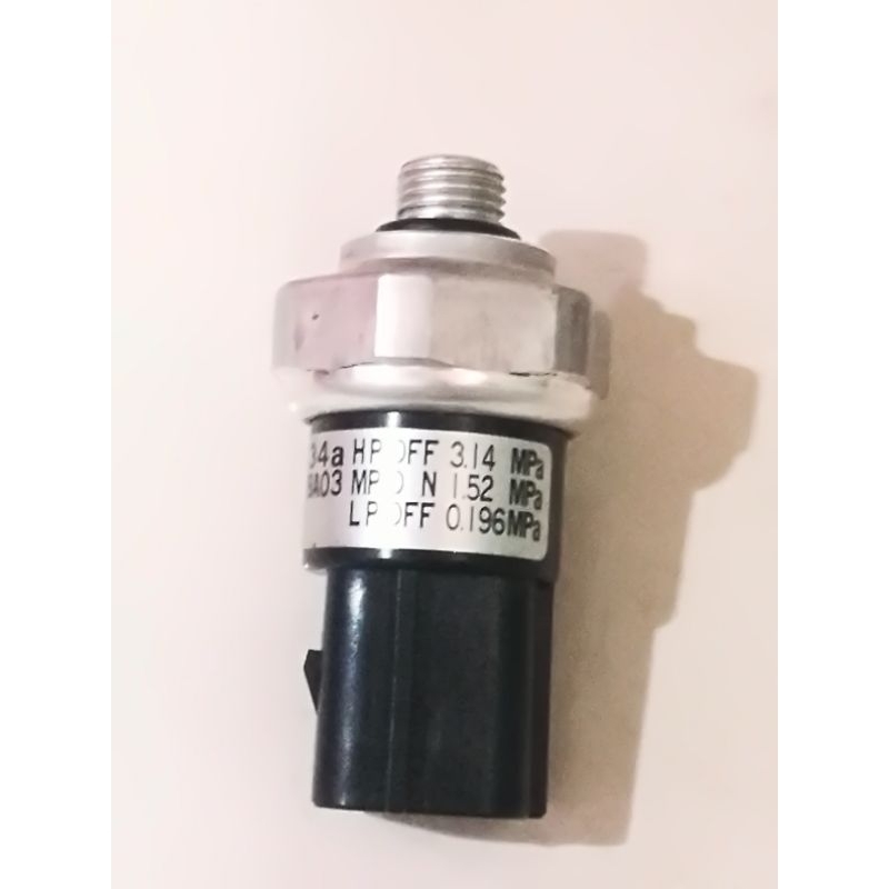 HYUNDAI KIA AIR COND 4PIN PRESSURE SWITCH Shopee Malaysia