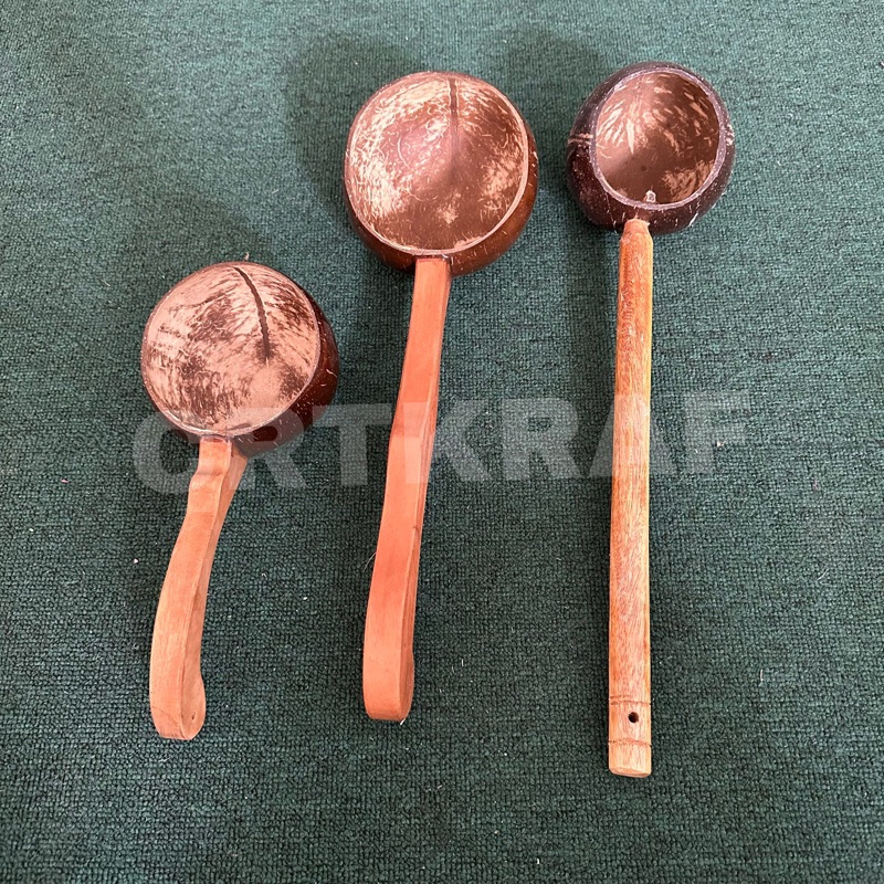 Gayung Traditional Tempurung Kelapa Batok Coconut Shell Water Ladle