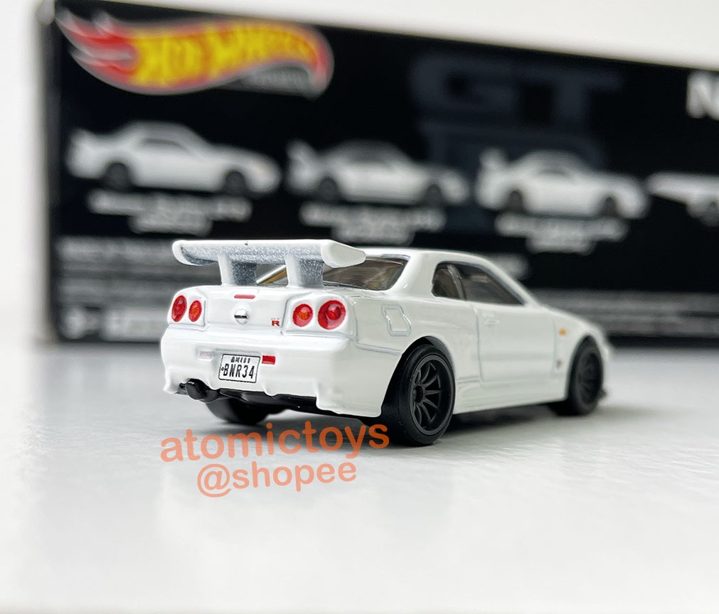 Hot Wheels Premium Nissan Skyline R R R Retro Rig Garage Set