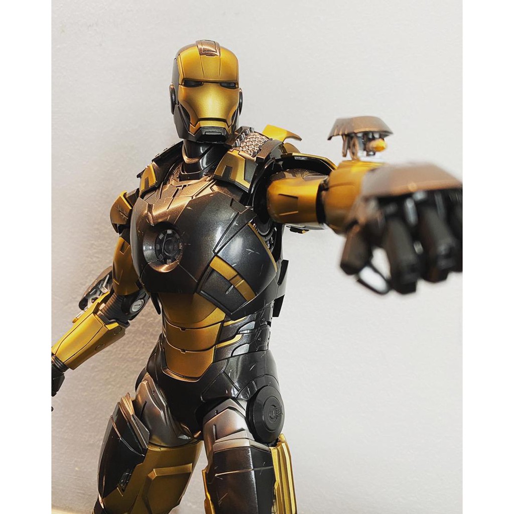 Hot toys best sale iron man python