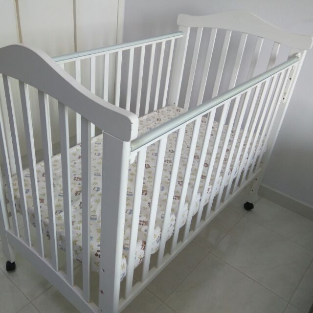 Second hand baby store cot