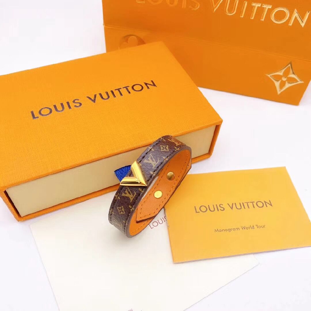 LOUIS VUITTON Essential V Bracelet | 路易威登 經典 V 手鏈 (金色)