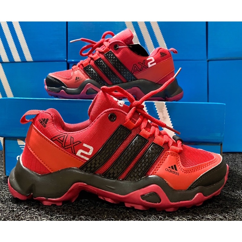 Kasut on sale hiking adidas