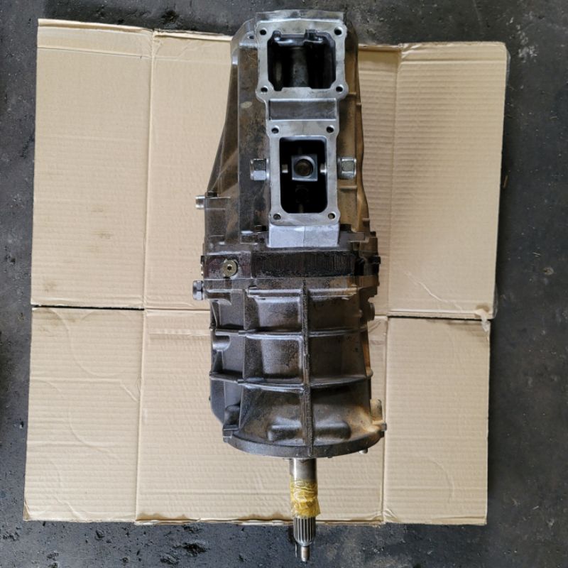 Toyota Hilux LN106 2.5 4WD USED manual gearbox transmission transfer