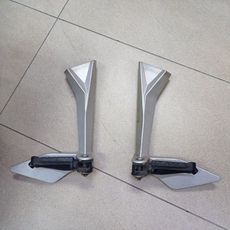 KTM 200 250 390 Duke footrest belakang passenger footrest Shopee Malaysia