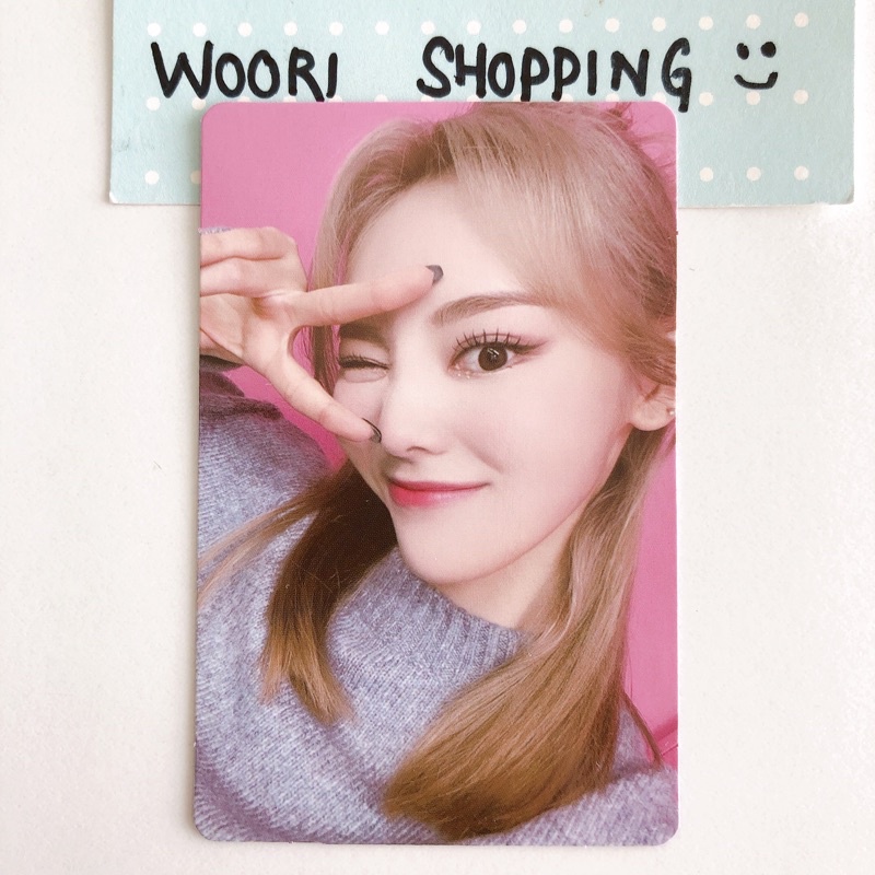 LOONA 2022 Concert [ LOONAVERSE : FROM ] Official Trading Card