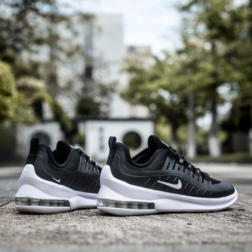Nike axis black white sales