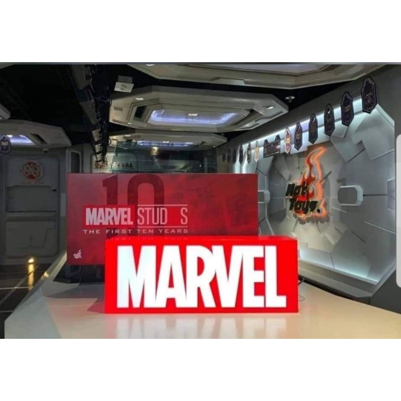 Offers Hot Toys Marvel Light Box New