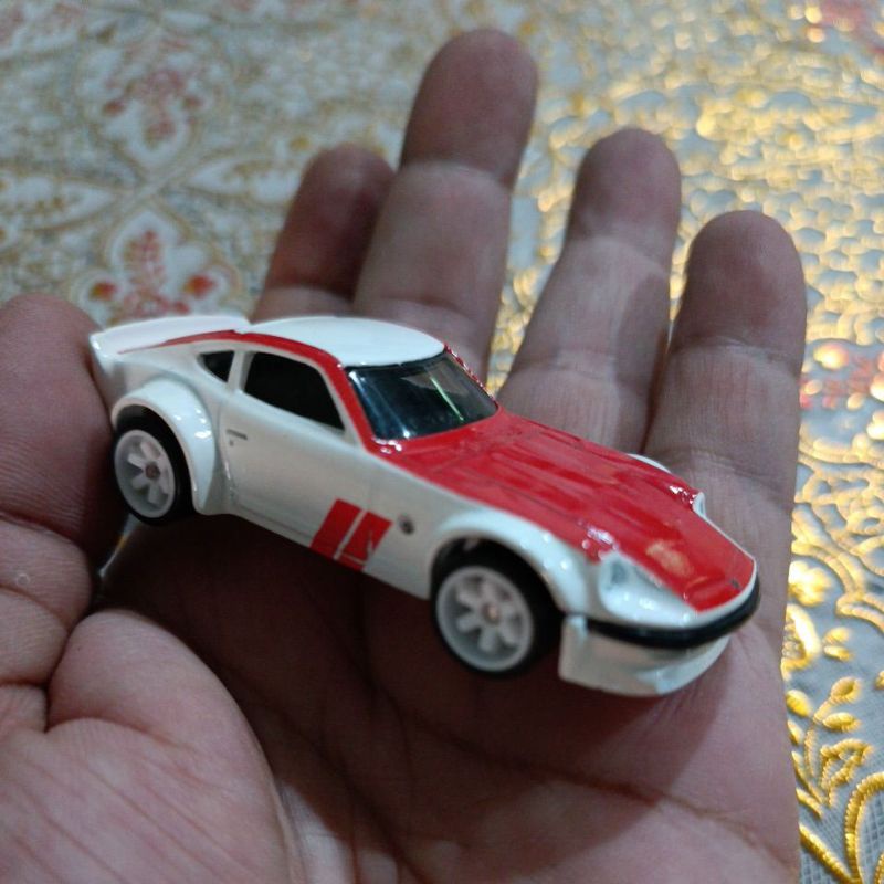 Hot Wheels Nissan Fairlady Z, Modellino Pressofuso Scala 1:64, Colore Rosso, 5/5
