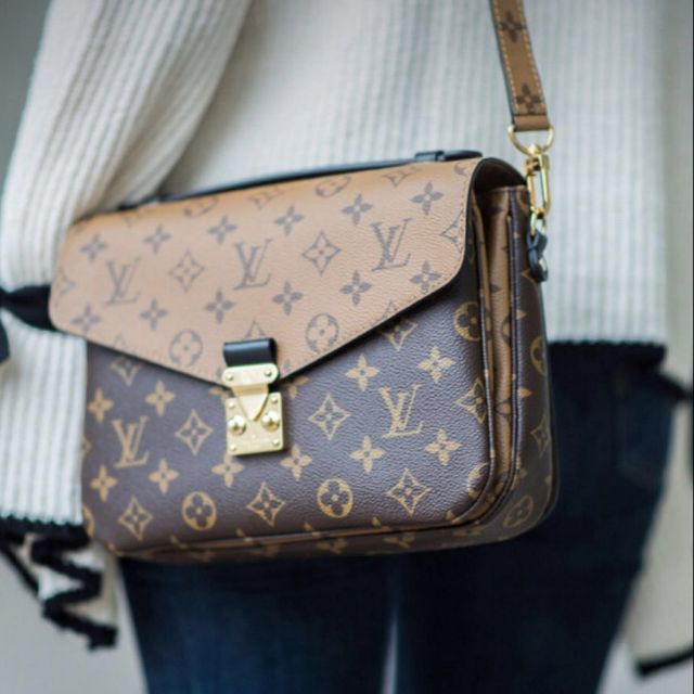 Louis Vuitton Pochette Metis Black . Receipt in hand Bag