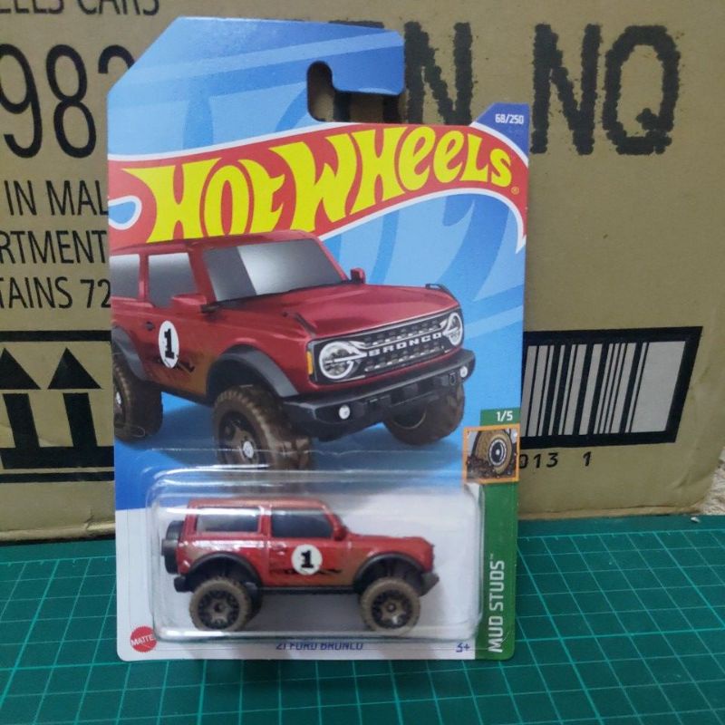 Hot Wheels Ford Bronco 4x4, Modellino Auto Giocattolo In Scala 1:64, Veicolo Off-road, Colori E Decorazioni Assortite