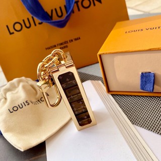 Louis Vuitton x Supreme Dice Key Chain Brass  Louis vuitton, Louis vuitton  luggage, Louis vuitton collection