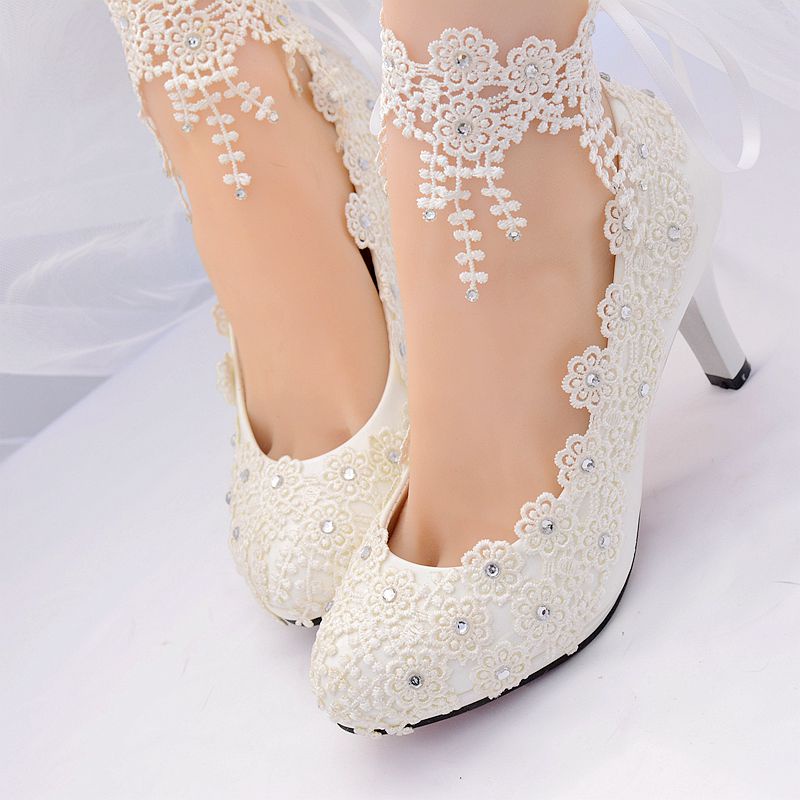 New large women's shoes white embroidered lace wedding shoes Bridesmaid ...