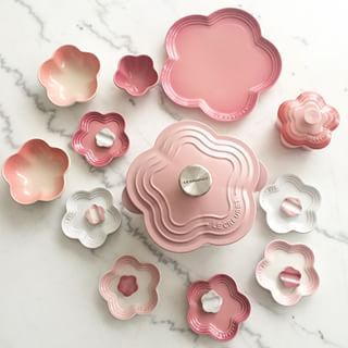 Le creuset flower plate sale
