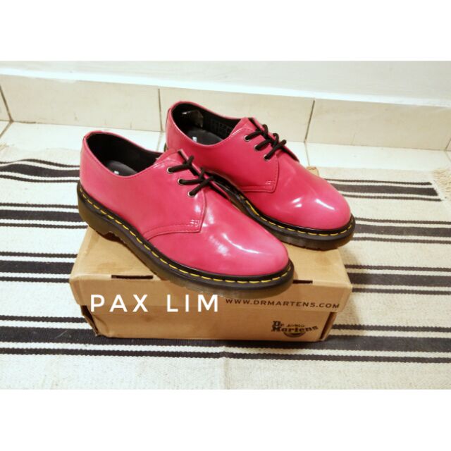 Pink vegan best sale dr martens