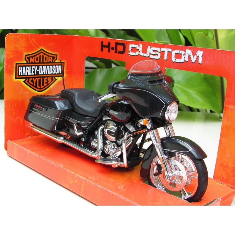 Maisto 1/12 Harley Davidson Street Glide Toy Motorcycle Black