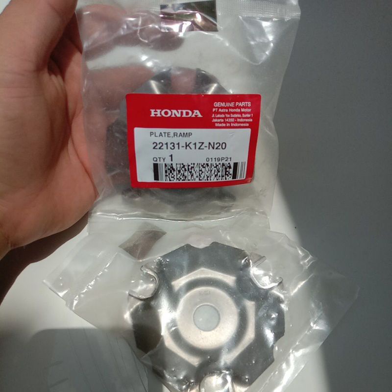 22131 K1Z N20 PLATE RAMP Lid House Roller PCX160 K1Z 2021 2022 2023 ...