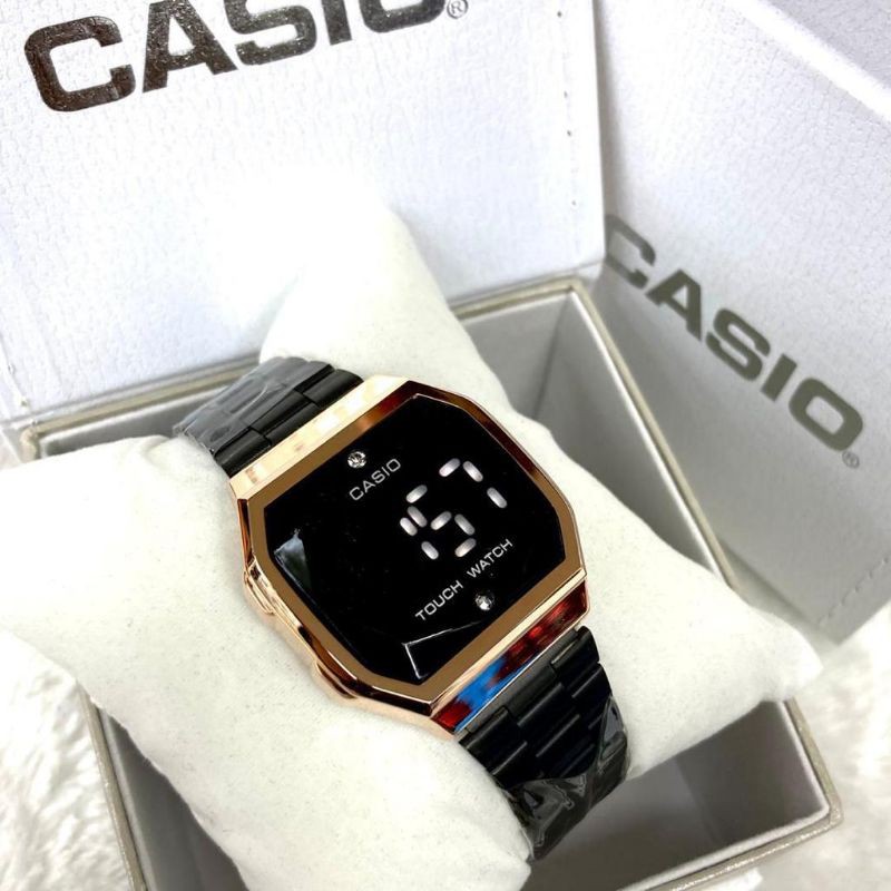 Stainless steel touchscreen outlet smartwatch