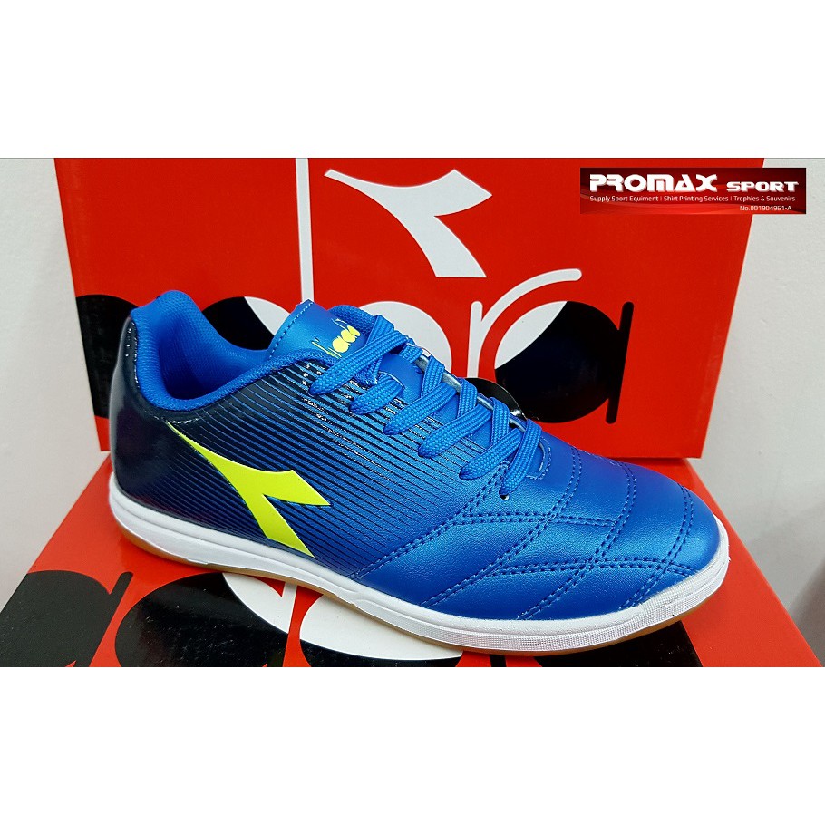 Diadora on sale futsal shoes