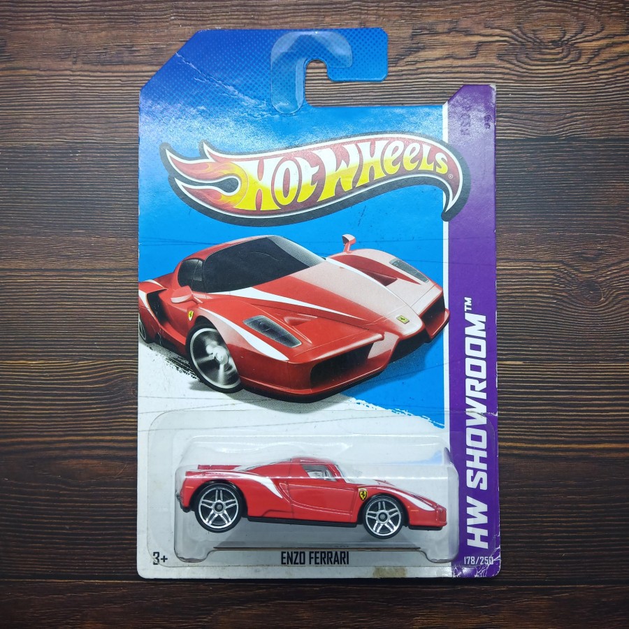 Hot WHEELS ENZO FERRARI HW SHOWROOM Has Wrinkles On The BLISTER Of The ...