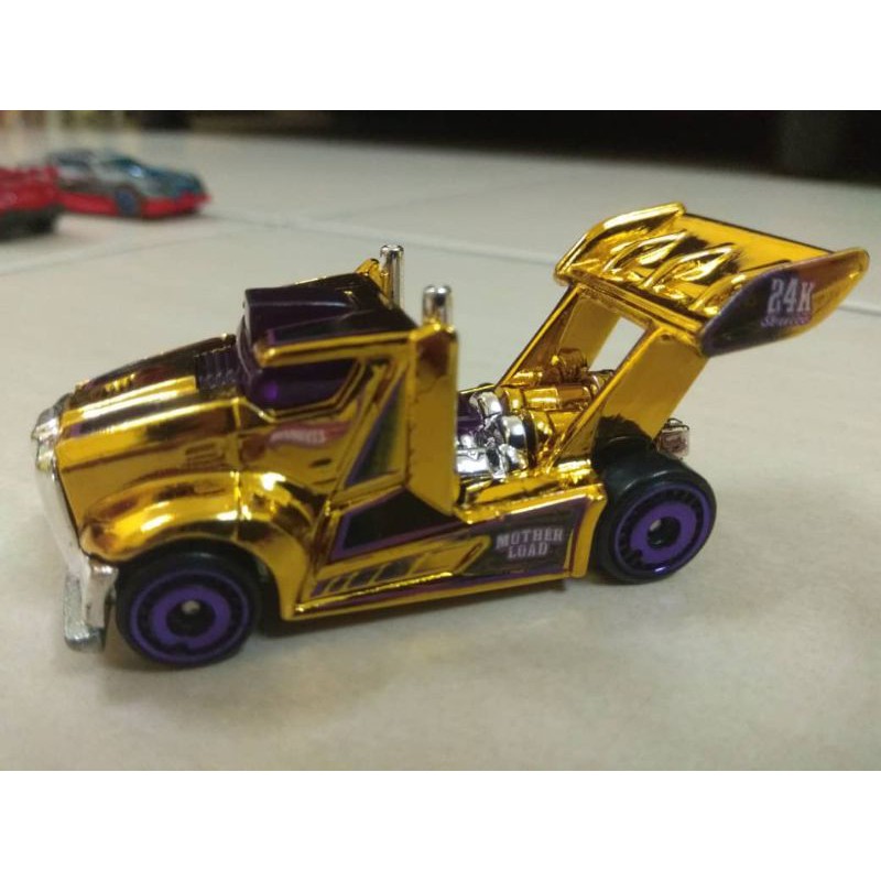 Hot wheels basic loose golden truck