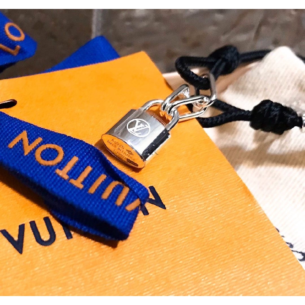 Louis Vuitton LOUIS VUITTON Brasserie Silver Lockit Virgil Abloh Rainbow  Titanium Cord Bracelet Q05269 Multicolor | eLADY Globazone