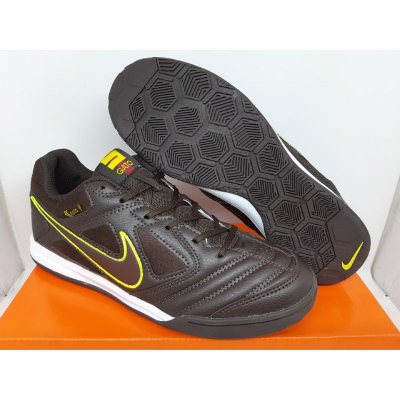 Nike gato futsal on sale shoes