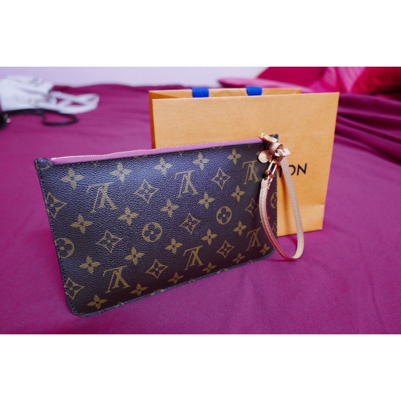 Louis Vuitton Monogram Neverfull Pochette Clutch