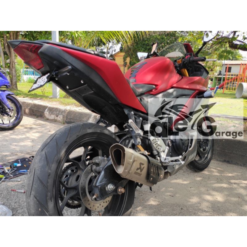 R25 tail tidy top