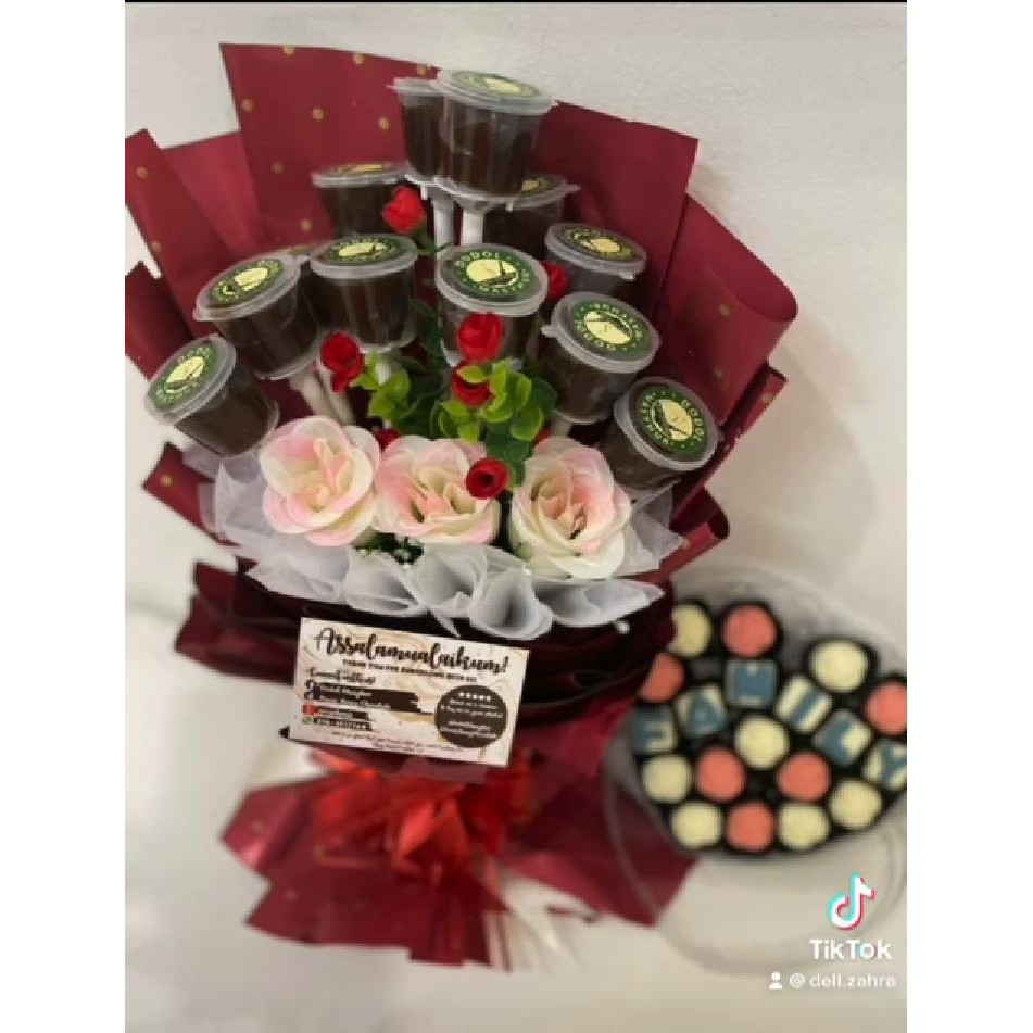 Diah's Chocolate Bouquet - Set Pahar Coklat..Sesuai untuk pelbagai  majlis.Sebuah pasu + 40 batang coklat + Bunga Hiasan + wording ucapan bagi  setiap coklat = RM 140 sahaja.Kepuasan anda keutamaan kami. Hubungi 013  2397202 / 013 7106915.