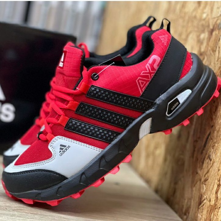 Kasut hiking outlet adidas