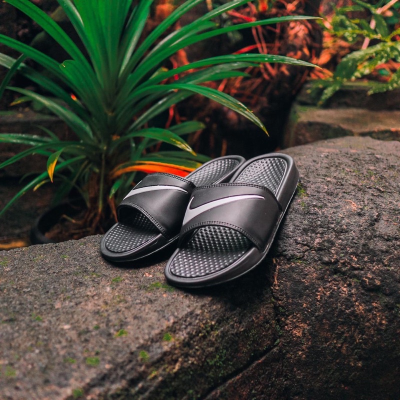 Black and hotsell white benassi slides