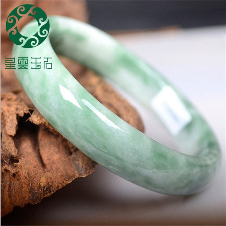 Emerald hot sale jade bracelet