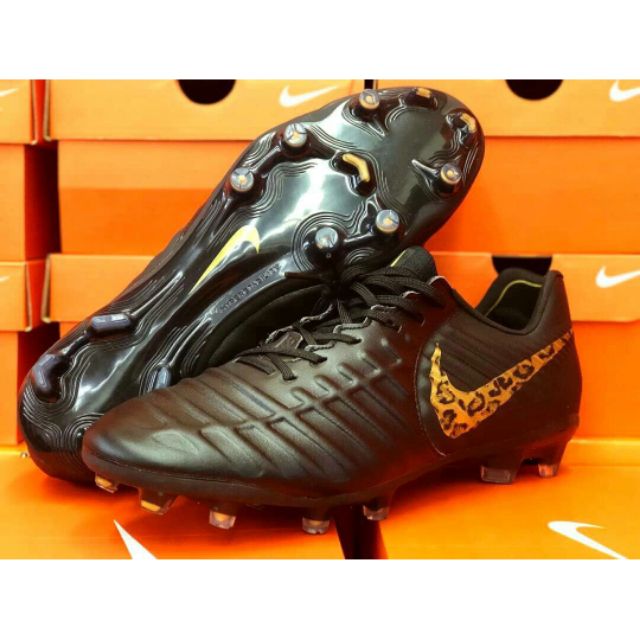players who wear tiempo legend 7