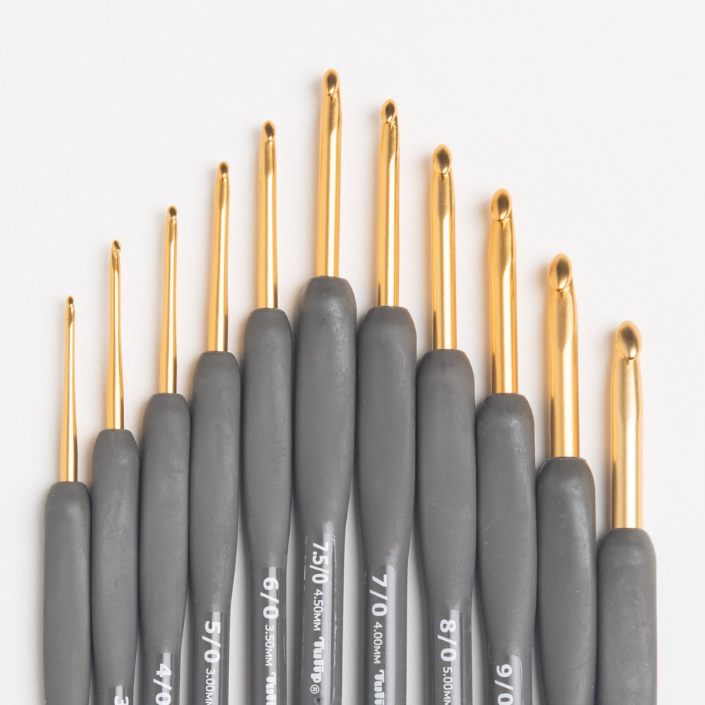 Uncinetto Tulip In Alluminio Con Impugnatura Comfort | Per Lana E Filati | Colore Nero E Oro