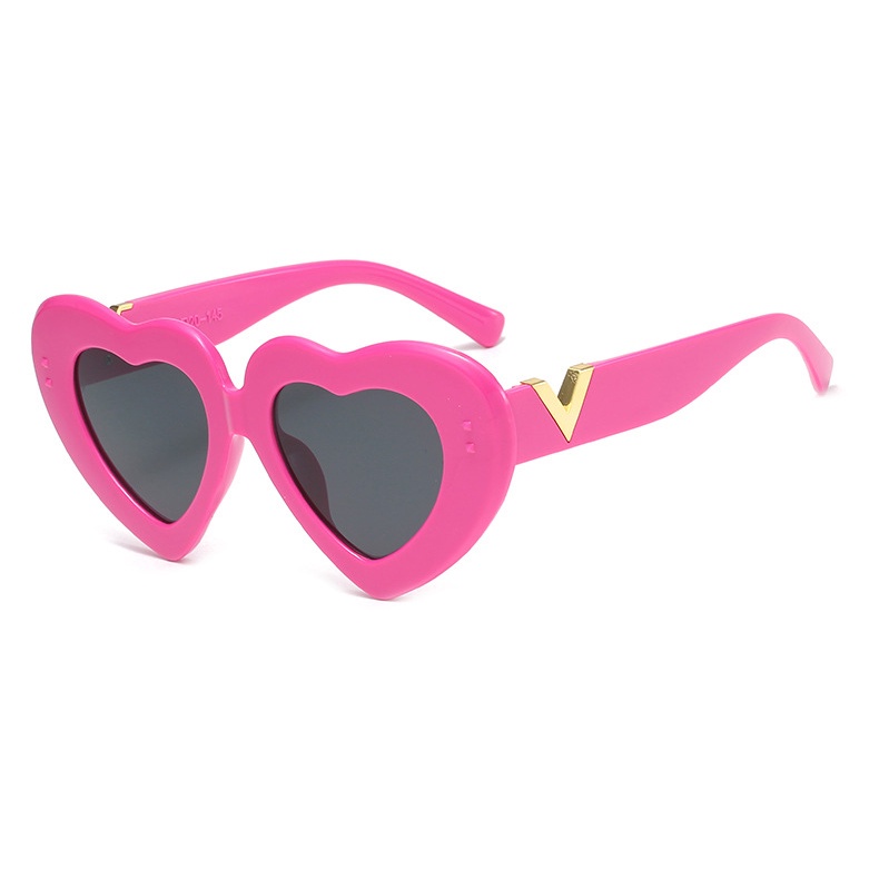 New Fashion Love Heart Sunglasses Women Cute Sexy Retro Cat Eye Vintage