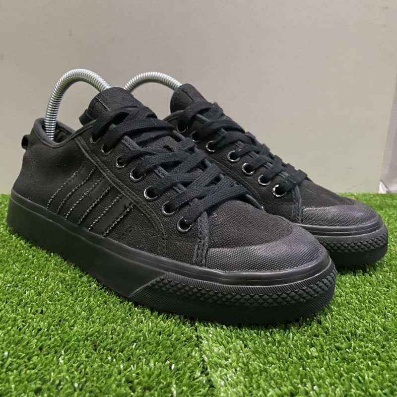 Adidas nizza triple black hotsell