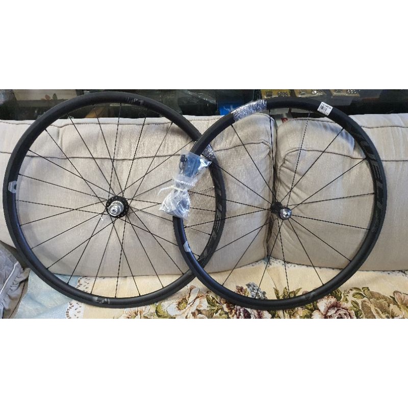 Vuelta V1 700c Rim Brake Carbon Wheelset | Shopee Malaysia