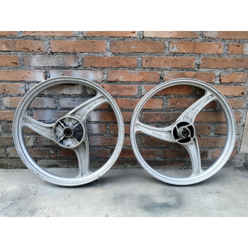ORIGINAL PAIR OF KAWASAKI KAZE MOTORCYCLE WHEELS KAWASAKI KAZE R ...