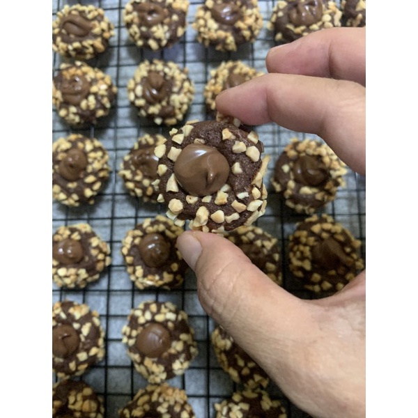 Chocolate Hazelnut Button Cookies | Shopee Malaysia