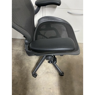 Herman miller aeron deals shopee