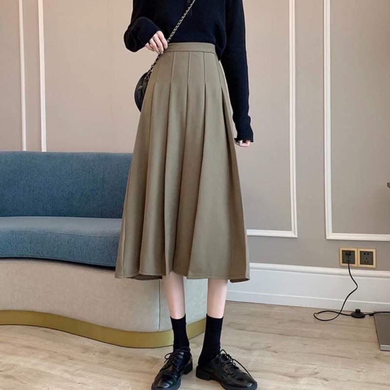 Long store tennis skirt