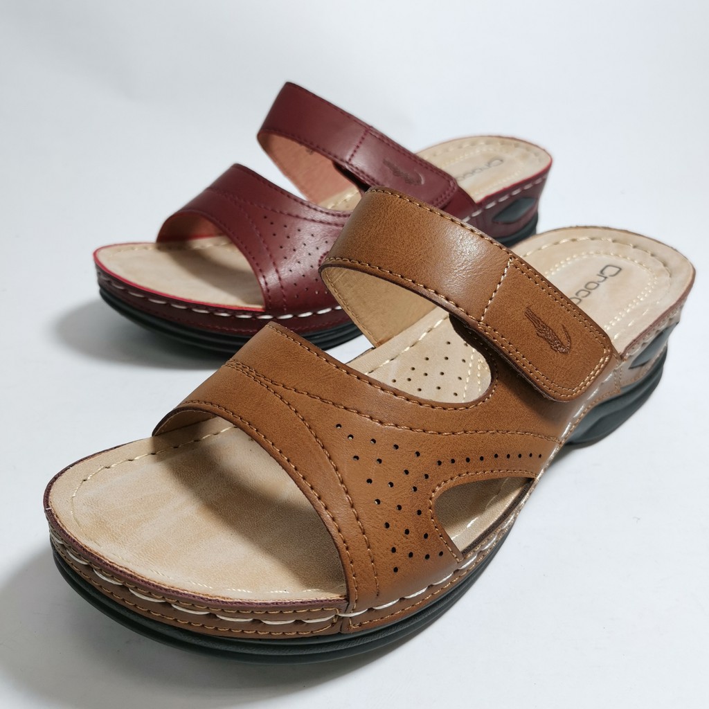 Crocodile sandals online women's