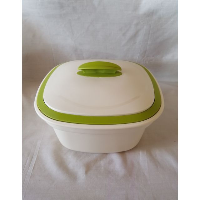 TUPPERWARE INSULATED SERVER, Furniture & Home Living, Kitchenware &  Tableware, Food Organisation & Storage on Carousell