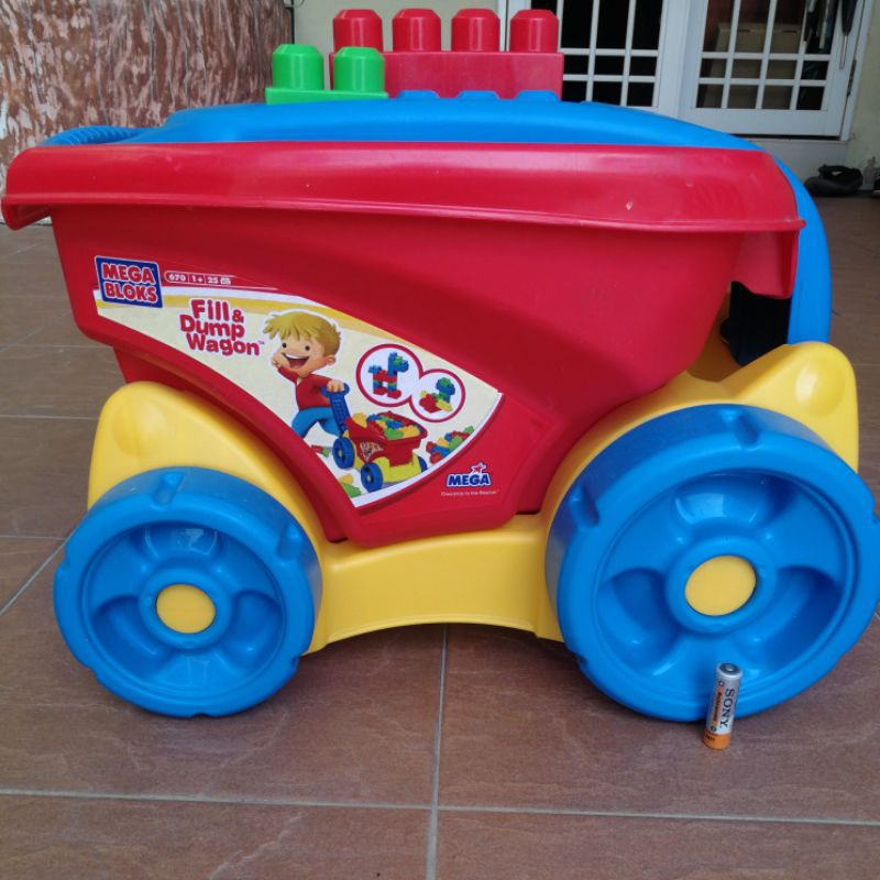 Mega bloks fill store and dump wagon