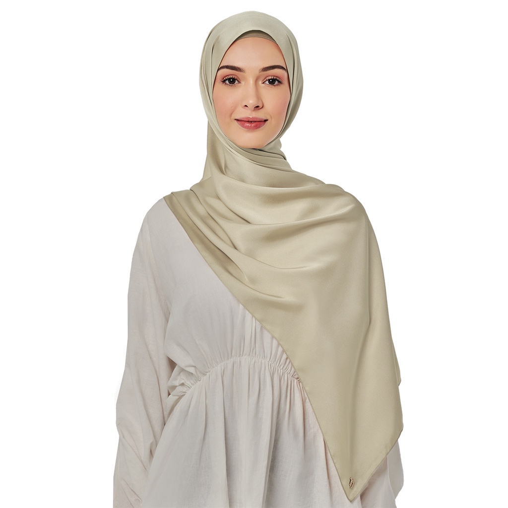 linia shawl naelofar
