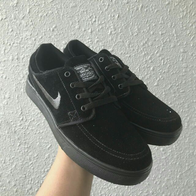 Janoski store full black